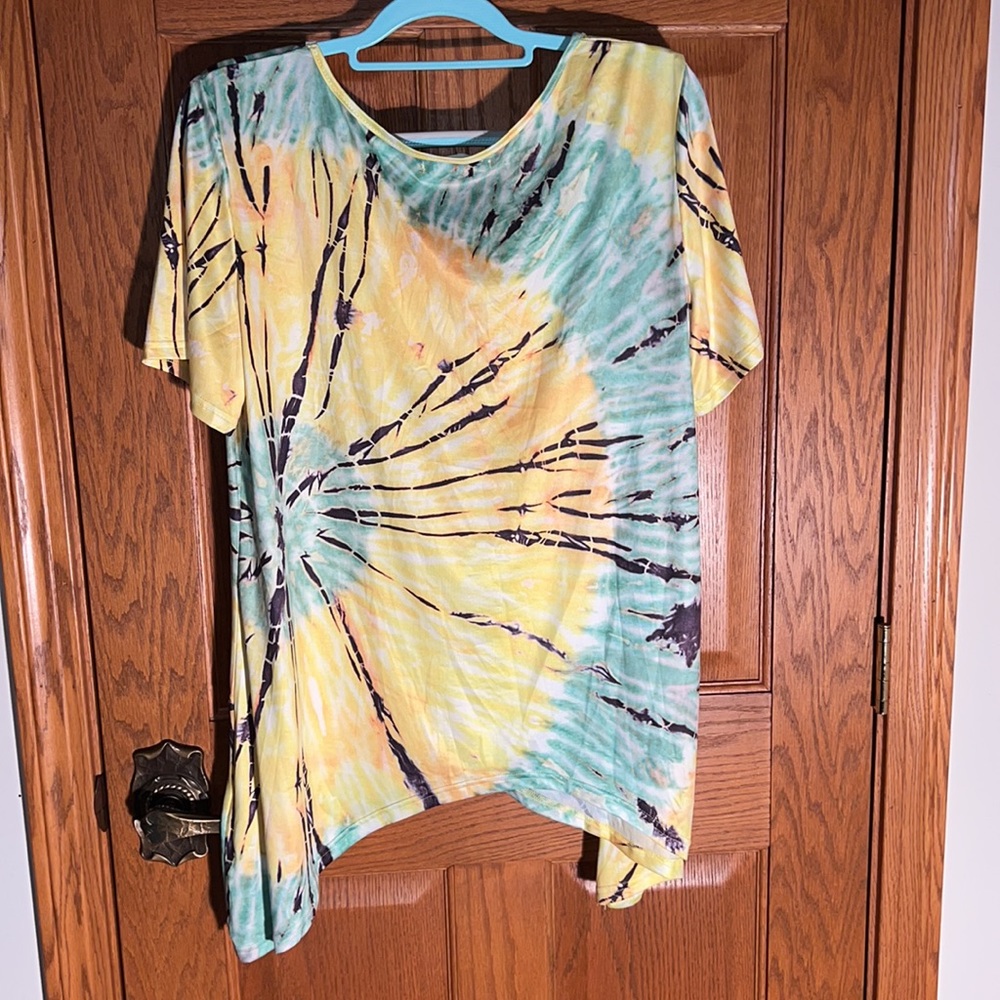 Bright print on easy care lightweight knit - Picture 2 of 4